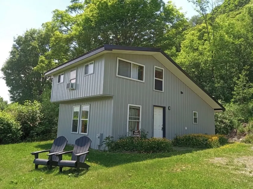 Cottage at Mystic Mountain. - Image 1