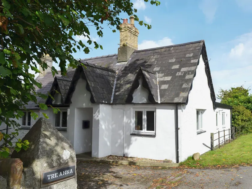 2 bedroom accommodation in Dwyran, near Llanfairpwllgwyngyll - Image 1