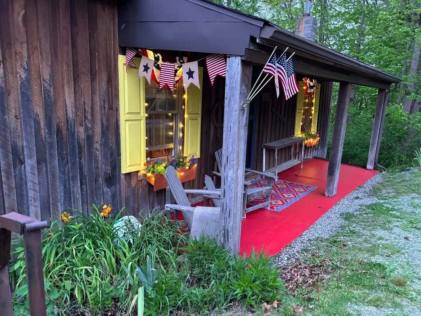 Rustic, Artsy & Cozy Getaway Cabin in Laurel Highlands- minutes from Ligonier - Image 1