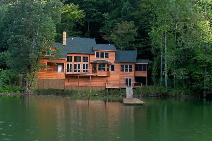 Beautiful 3+BR Lakefront Home on Lake Santeetlah - Sleeps 10 - Image 1