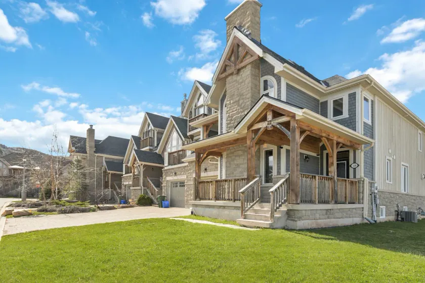 Northwinds Ridge Chalet - Luxury Blue Mountain Fall Escape w Hot Tub - Image 1