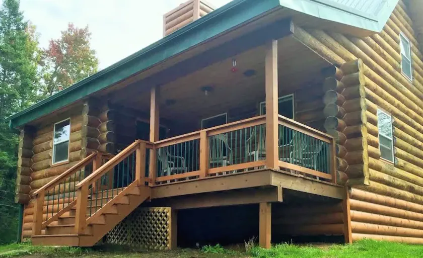 Authentic 3 Level Log Cabin. 3 Bedrooms, 3 Baths - Image 1
