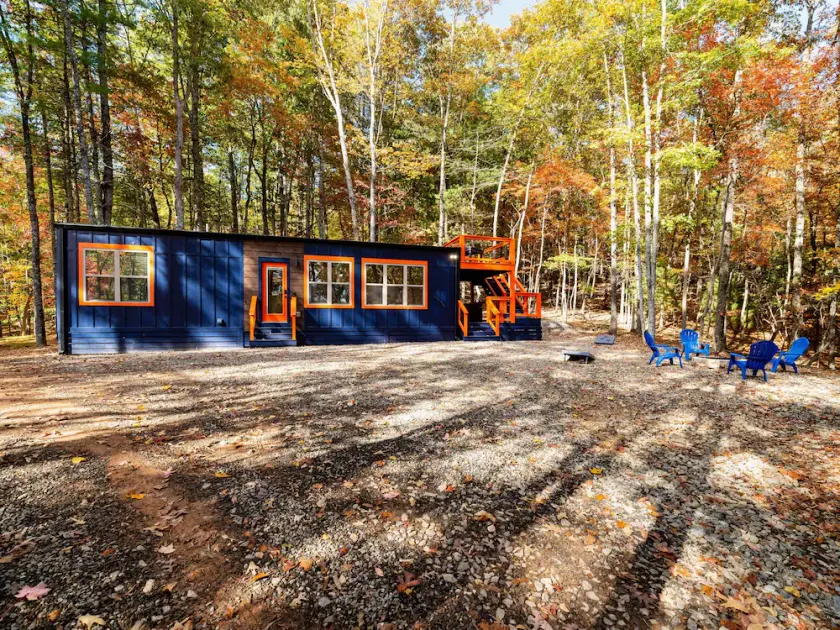 Couples! Bigfoot Tiny Home,  Hot Tub, Firepit, Roof top deck! New cozy cabin - Image 1