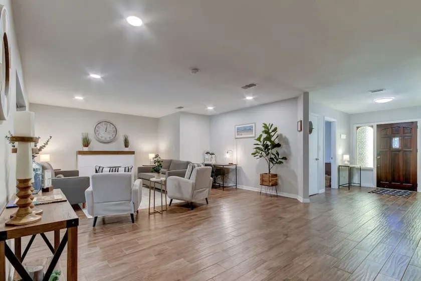 HOLIDAY SALE! Spacious 3 BR close to the Beach! Pet Friendly! ALL 5 ⭐️ reviews! - Image 1
