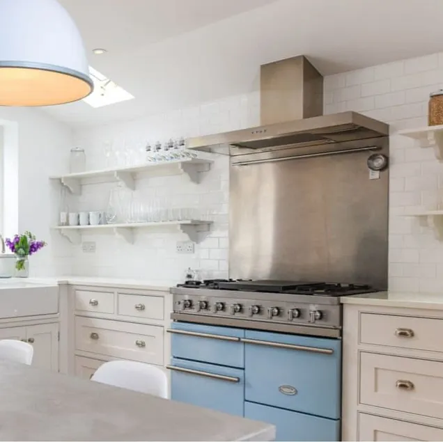 Fully renovated townhouse in heart of Winchester's cathedral streets - Image 1