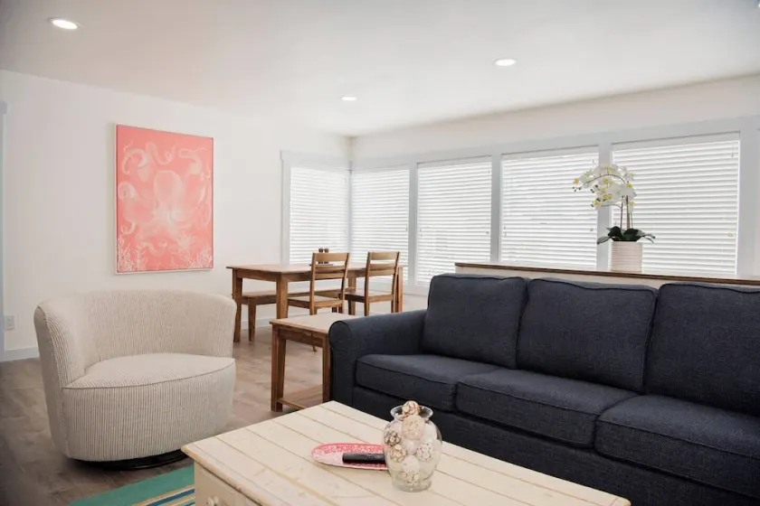 Family/pet friendly home, sleeps 6.  Hot tub, beach, Promenade, dining, shopping- walkable<br>Vacation Home/Midterm Stay/Corporate Housing - Image 1