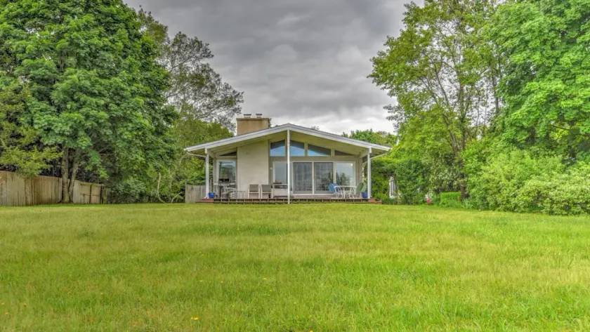 Ny liste: Sag Harbor Bayviews, Sandy Beach Steps Away, i landsbyen - Image 1
