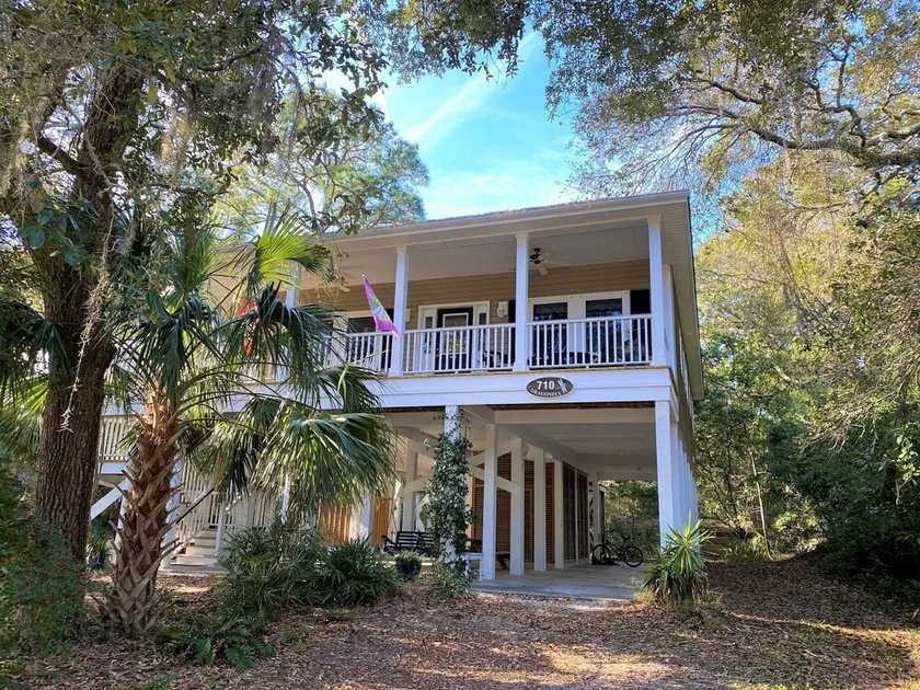 Dragonfly-Private Setting w/ Easy Beach Access; Covered & Screened Porch;TV/WiFi - Image 1