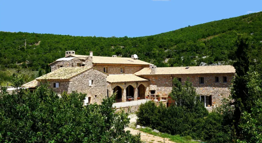 Quiet La Buisse estate with tennis court, heated swimming pool, ideal for families - Image 1