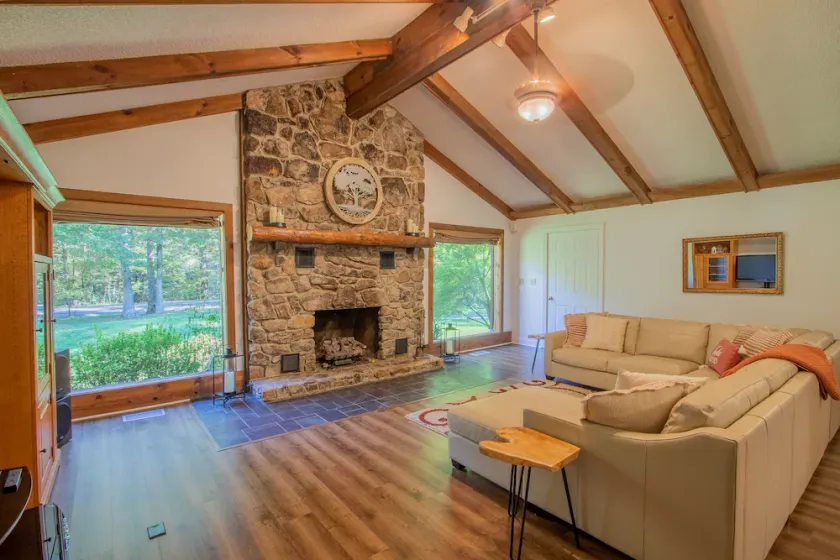 Family mountain cabin with room to spread out 20 minutes from Harrisonburg, VA.. - Image 1