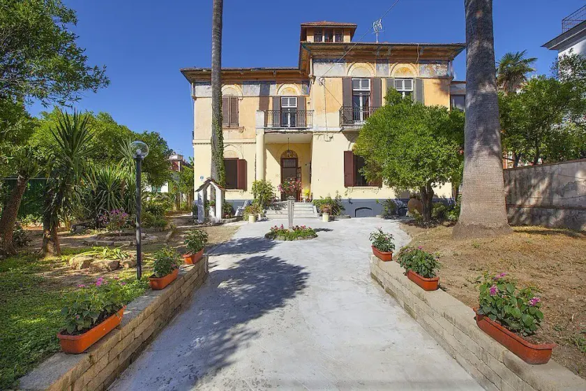 Villa Liobe Grande: A welcoming apartment that covers the entire ground floor of a villa surrounded by the greenery, with Free WI-FI. - Image 1