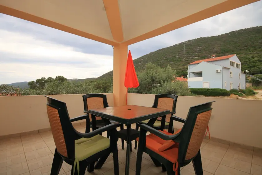 1-Zimmer-Ferienwohnung mit Terrasse und Meerblick Sveti Jakov, Losinj (A-8011-a) - Image 1