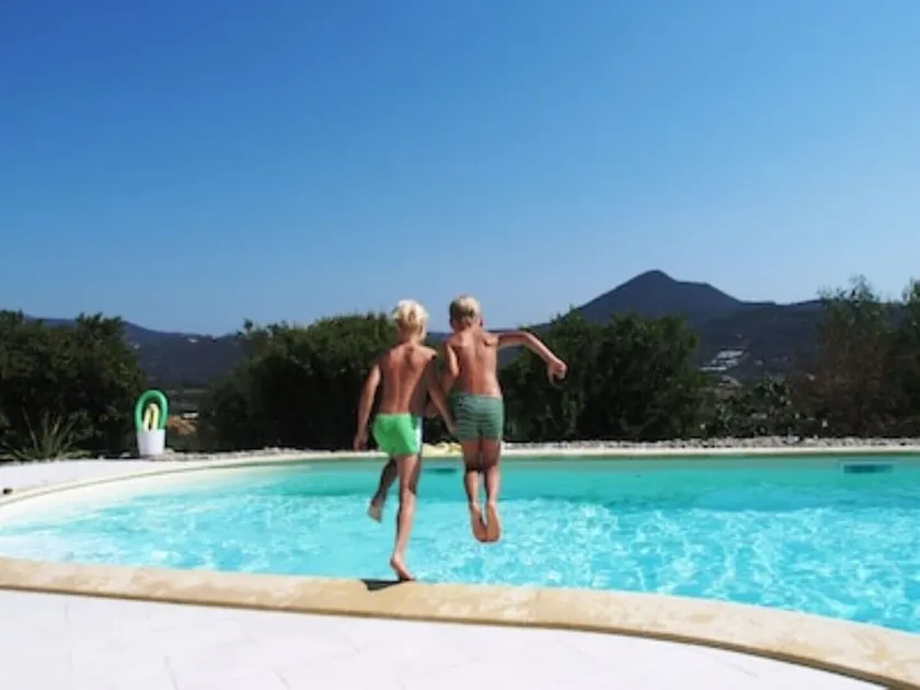  Beautiful hillside holiday rental with sea views and pool - Image 1