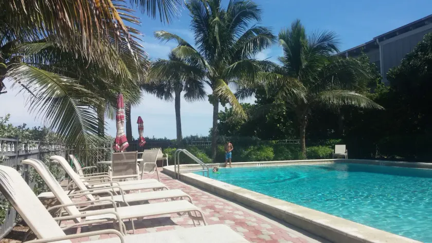 Direct front de mer avec piscine. - Image 1