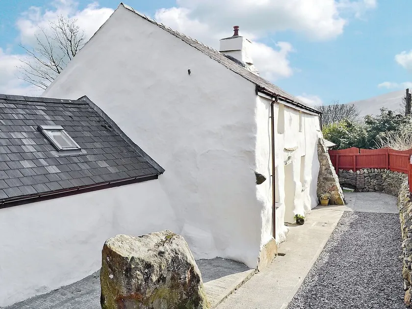3 bedroom accommodation in Waunfawr, near Caernarfon - Image 1