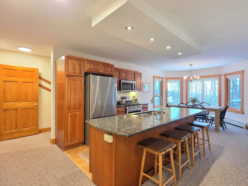 Belle ski-in, ski-out 2-BR Village Condo à Jay Peak, à droite sur la piste! - Image 1