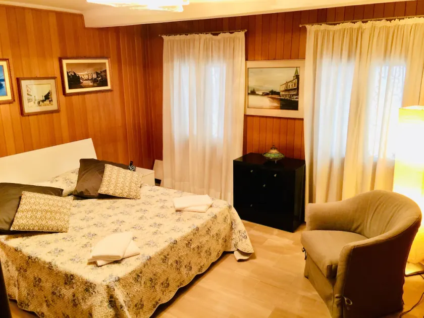 Ca’Tronconi en la joya de Frari en el corazón de Venecia - Image 1