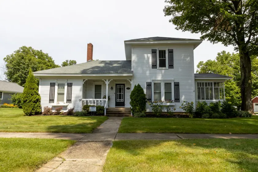 The Hummingbird House - Image 1