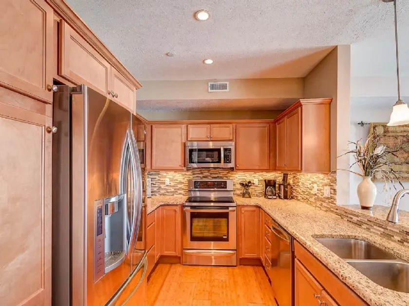 2BR/2BA LAKEFRONT CONDO 305 Private Beach/Balcony/indoor pool. - Image 1