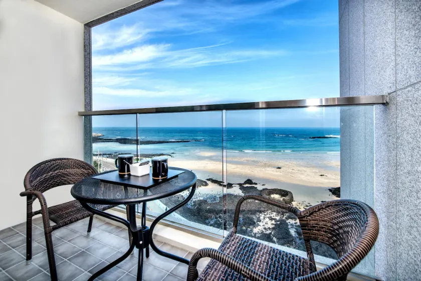 Aimi Jeju Beach Hotel Hamdeok W - Image 1