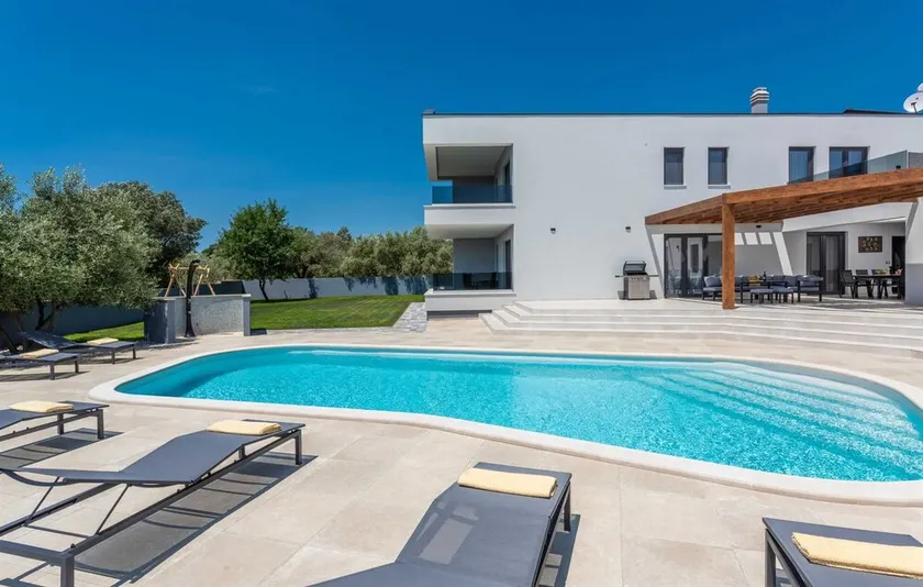 Luxury Villa Immensity with Pool - Image 1