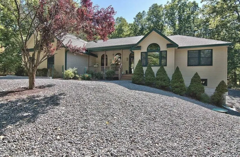 Welcome to our all-season, pet friendly home away from home Pocono retreat. - Image 1