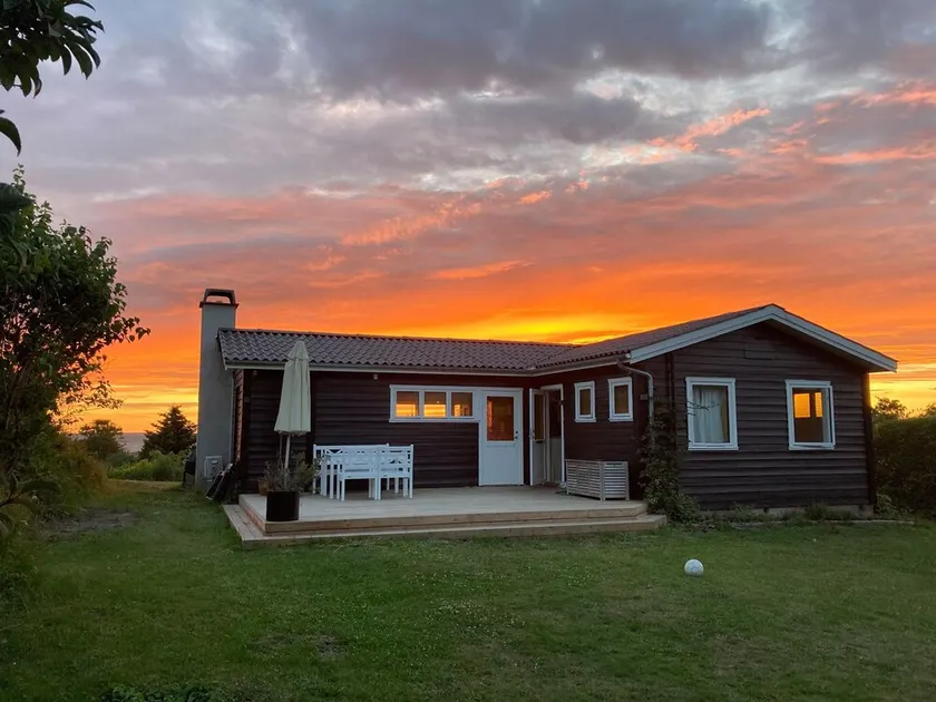 Nice summer house with sea view - Image 1