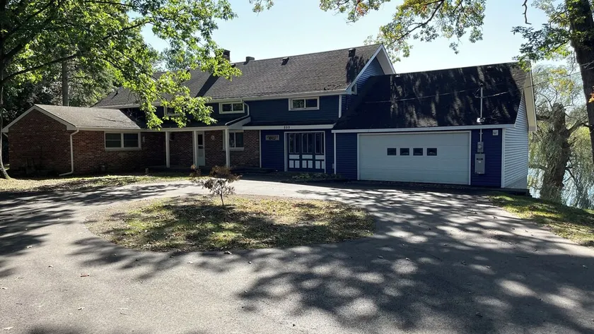 Completely Renovated in 2024 Family Lake House - Image 1