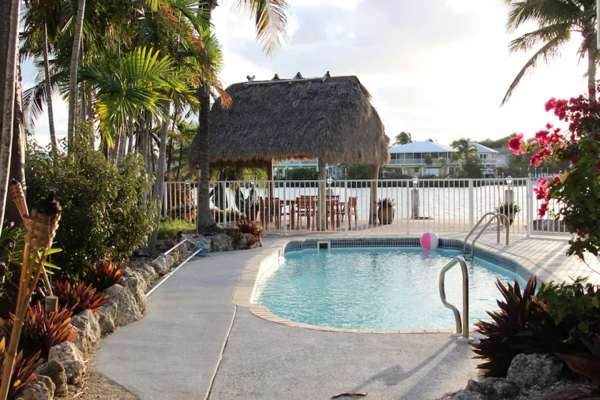 Tropical Pool Home - Tiki Hut & 60 'Dock - Image 1