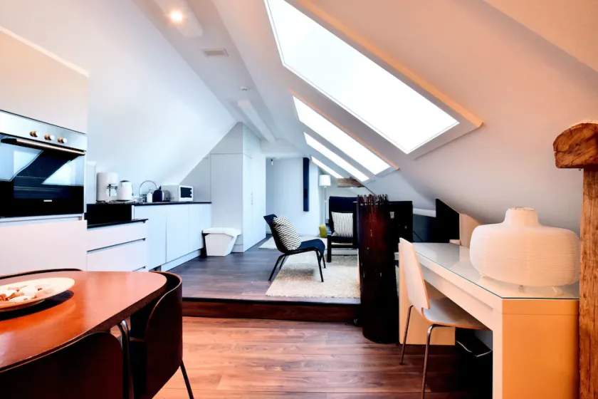 Studio in Former Coach House - Image 1
