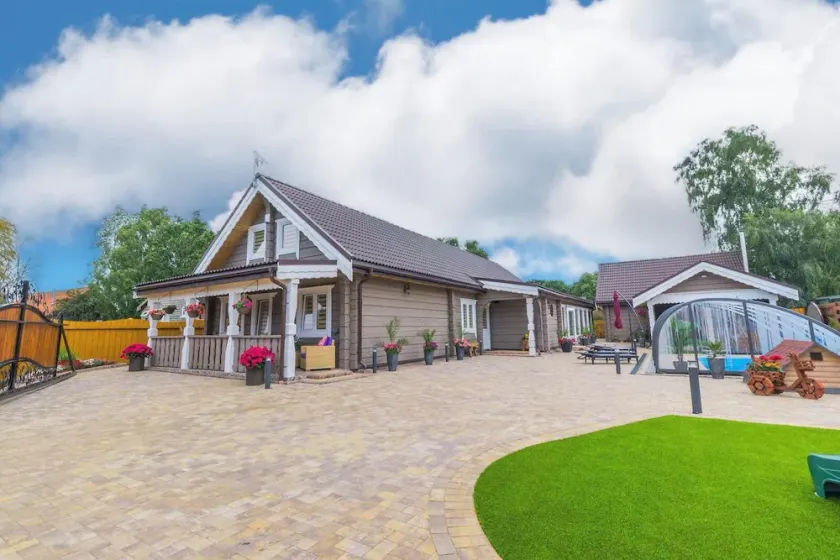 Amazing 14 Berth Villa With Private Pool At Pentney Lakes In Norfolk Ref 34079A - Image 1