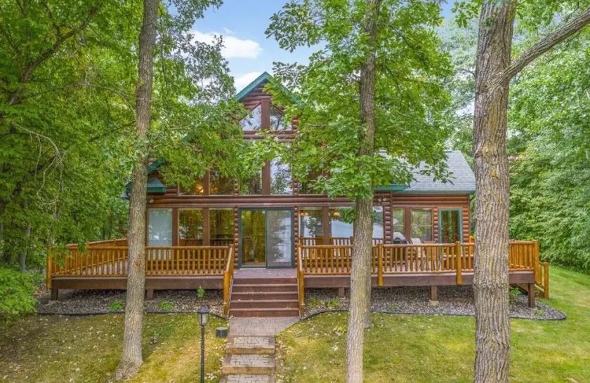 Private, family friendly lake home w/sandy beach in Crosslake on Pine Lake - Image 1