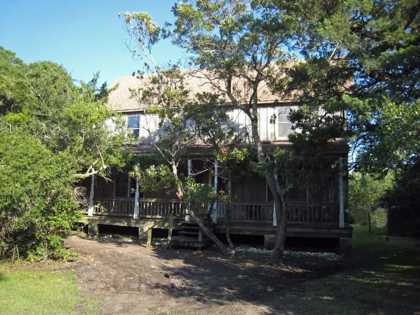 Cette maison accueillante pour les animaux de compagnie a beaucoup d'espace pour étaler et se d��tendre. Id��alement situé. - Image 1
