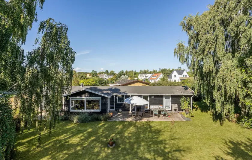 Smukt hus med 3 soveværelser i Bogø By - Image 1