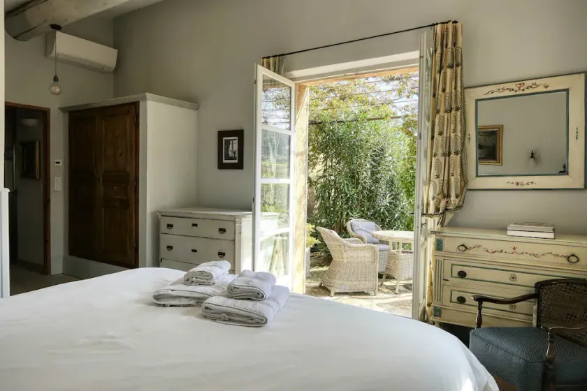 Apartamento vacacional con terraza, jardín e internet de alta velocidad - Image 1