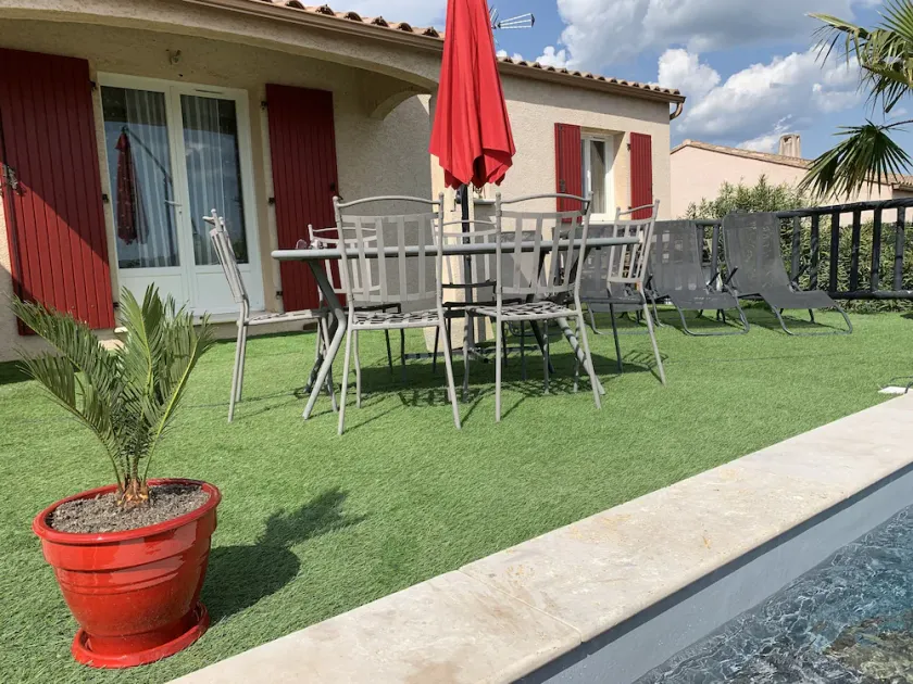 Quiet villa between Gard and Ardèche - Image 1