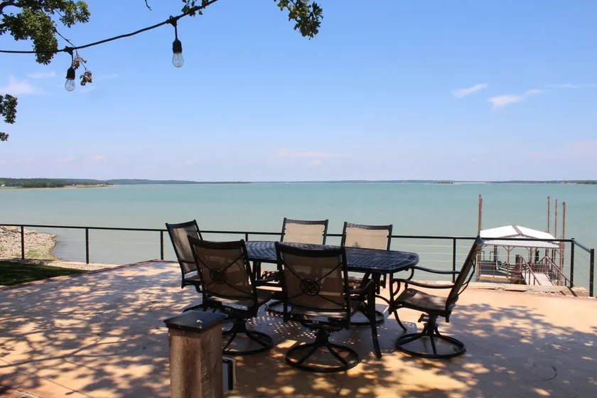 SECLUDED LAKEFRONT RETREAT mit Bootsanleger und großen Patios! - Image 1