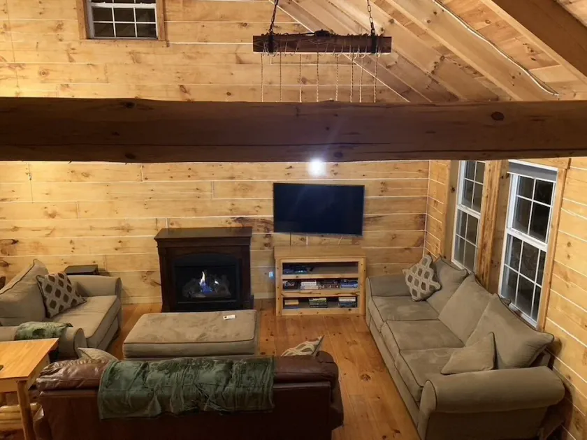 Cozy Creekside Cabin in the heart of Hocking Hills - Image 1
