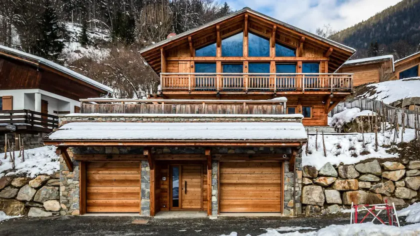 Stunning brand new three bedroom chalet in an amazing location - Image 1