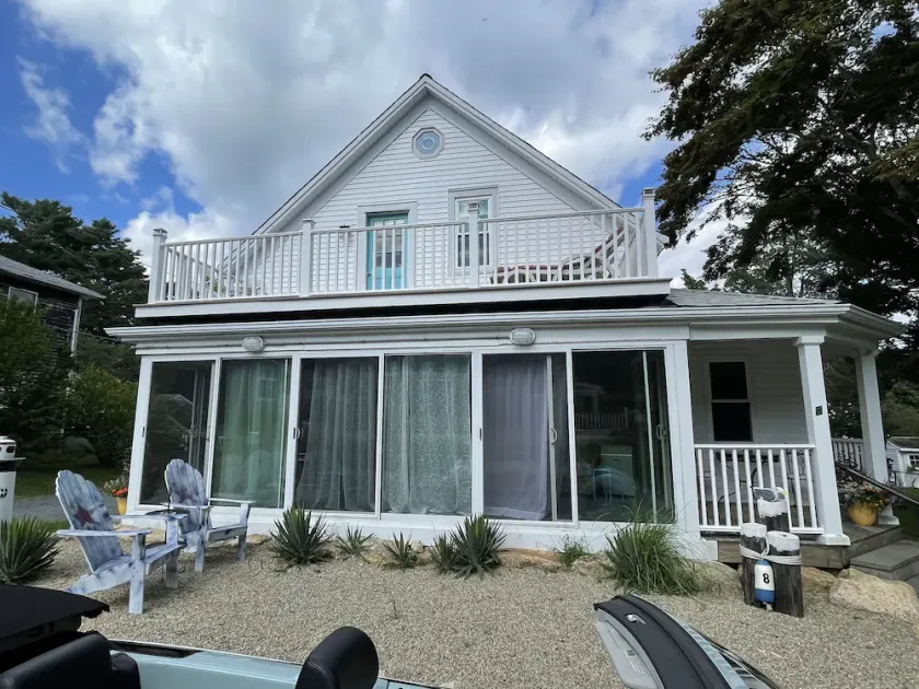 6 houses away from quiet beach! Minutes from the heart of Onset & Cape Cod Canal - Image 1