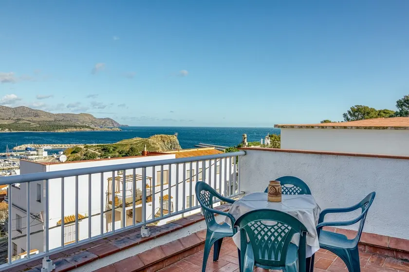 Apartment „Ático Vistas Llançà“ nahe dem Strand mit Meerblick & Terrasse - Image 1