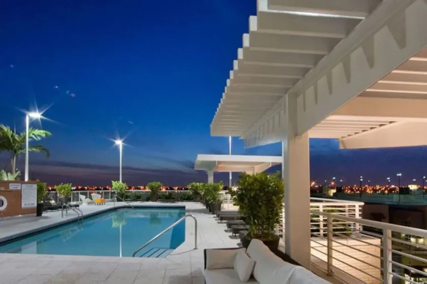 Awesome Apt With Pool in Midtown Miami - Image 1