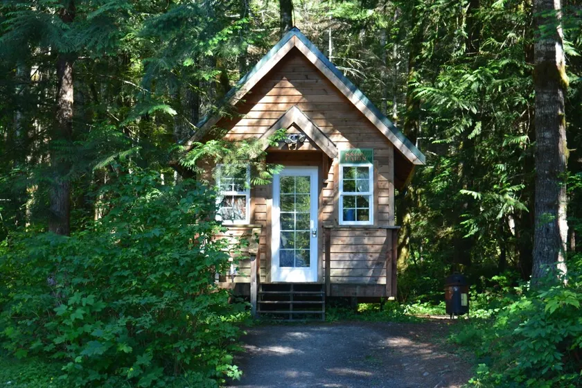 Glamping at its finest in an adorable tiny home cabin that sleeps up to three! Shared hot tub. Beautiful property surrounding the cabin. Short stroll to Copper Creek. Walking distance to Copper Creek Restaurant. 2 miles to Mt Rainier National Park. - Image 1