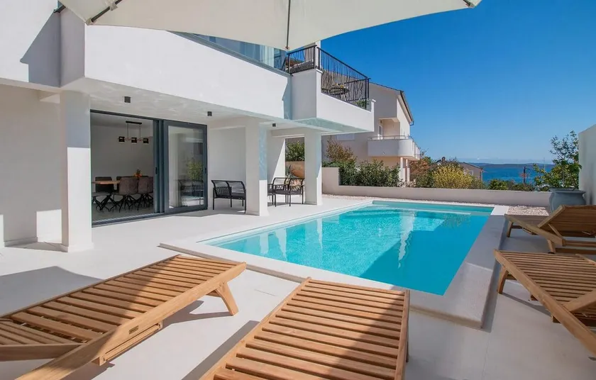 Beautiful Apartment With Pool - Image 1