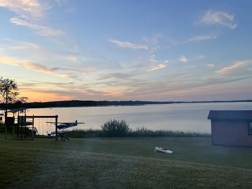 Lake Facing 2 bedroom Cabin near amazing UP destinations Big Manistique Lake - Image 1
