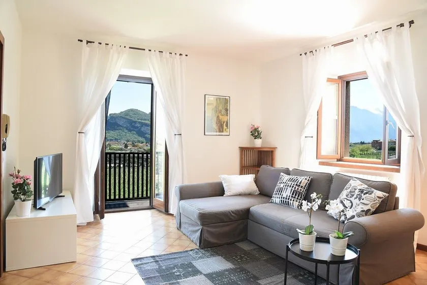 Spacieux et élégant appartement de vacances \"Mandorlo\" avec balcon et climatisation - Image 1