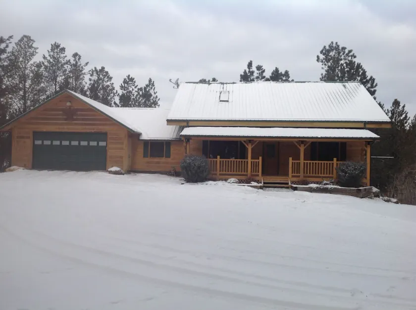 Moderne Log Cabin sur 3 hectares.  Très bien situé sur le bord de Custer - Image 1
