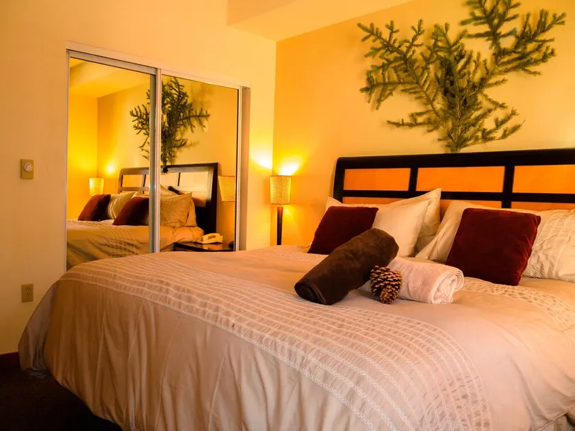 The Village Lodge Amazing 1BR, 60 \"TV & erweiterter Wohnzimme ... - Image 1