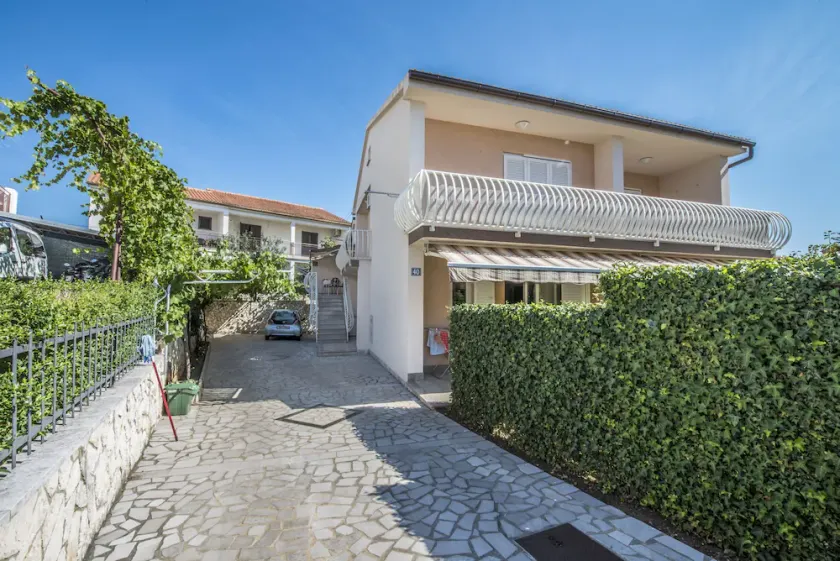 Object in the 1st Upper floor with satellite TV for 5-7 people - grill available - Image 1