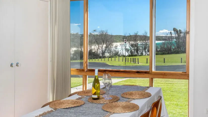 Mcgrath welcomes you to Wave Spray close to the beach and lake - Image 1